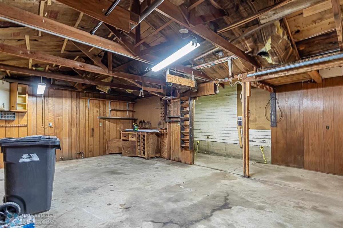 Oversized 1 stall garage
