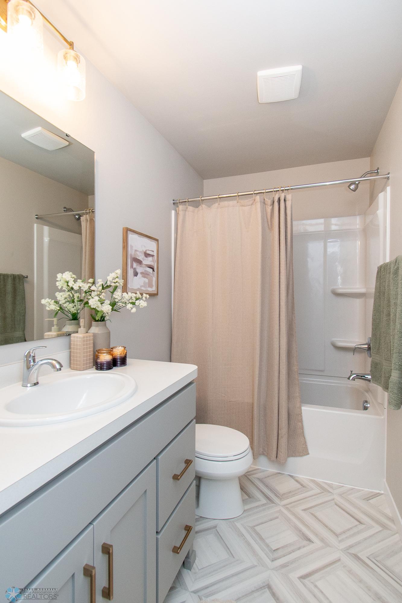 Lower Level - Full Bathroom