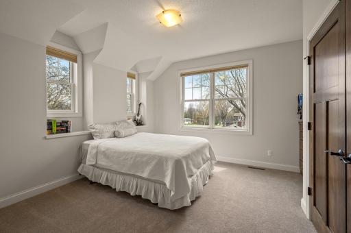 5812 Code Avenue, Edina, MN 55436
