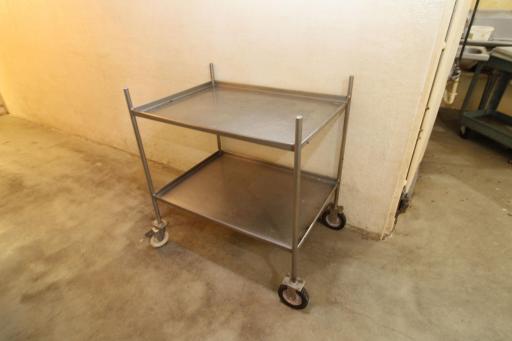 Metal prep table w/cutting board: 6âx35âx30â