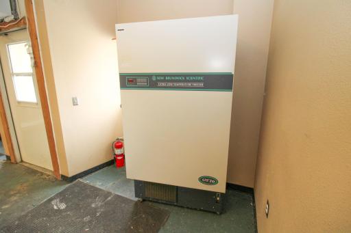 Ultra Low Temperature freezer: 40âx6â4âx32â