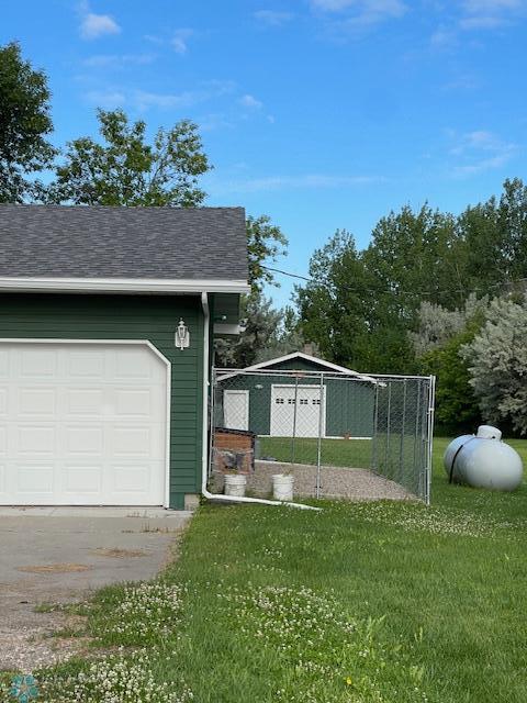 kennel on side of garage