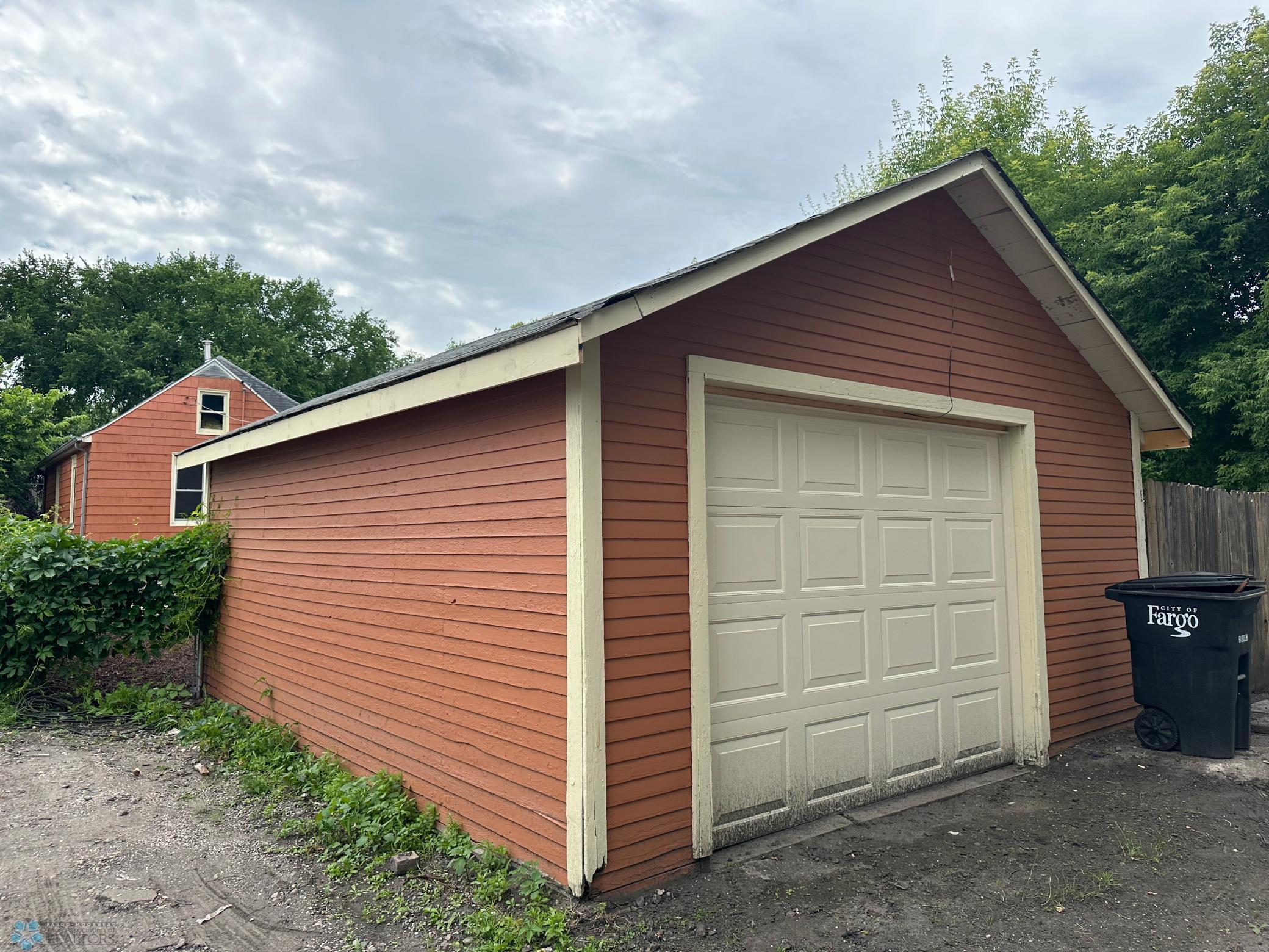 Detached Garage