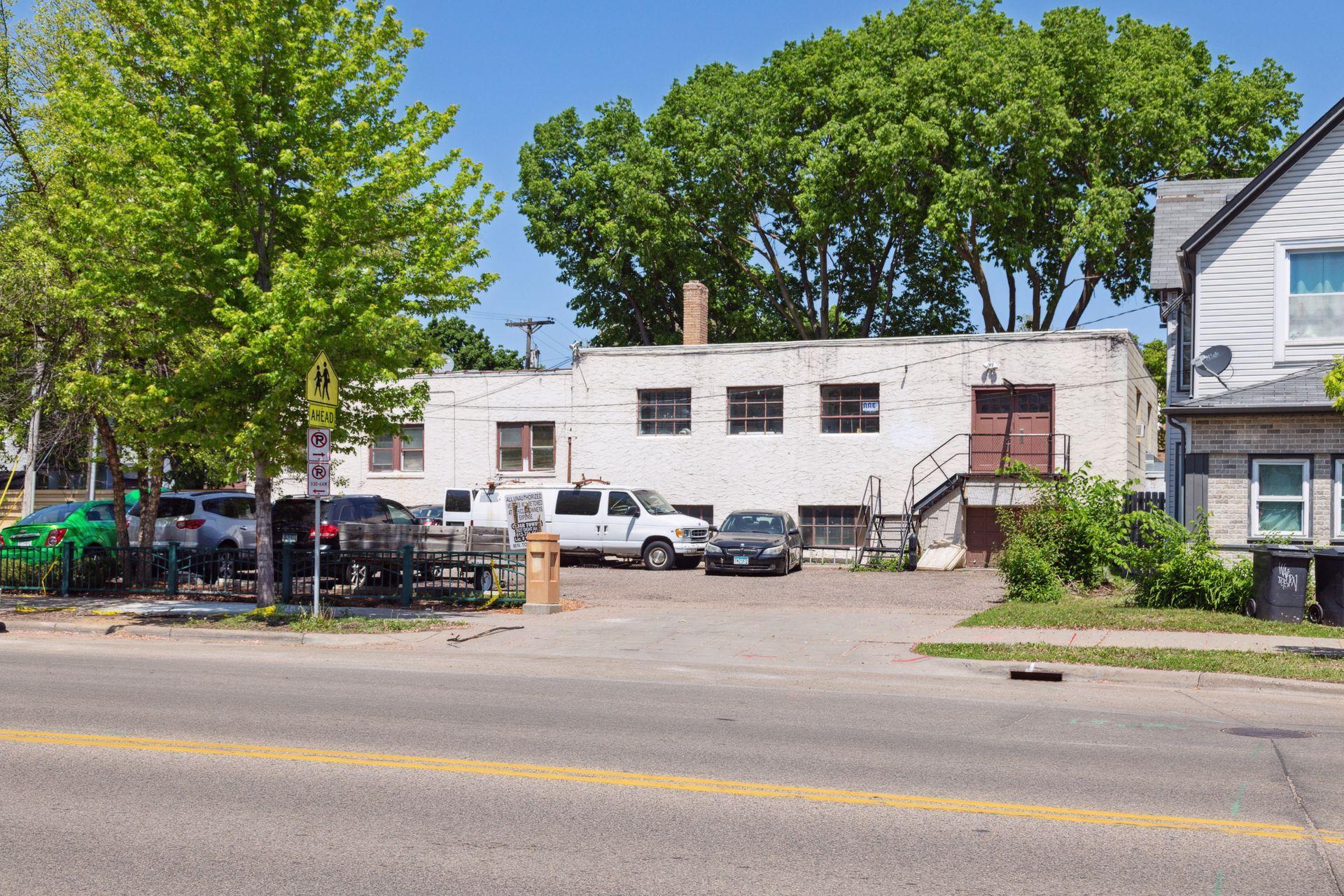 Multiple Windows for Natural Light. 2 Loading Docks