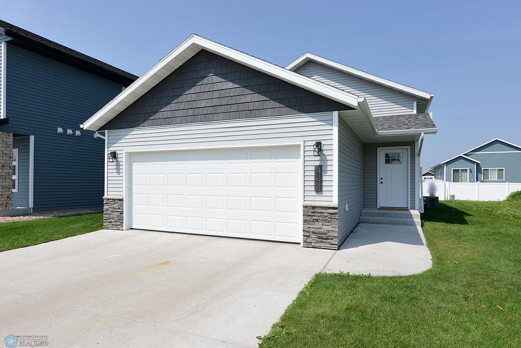 Beautiful 4 bedroom Bi-Level Home