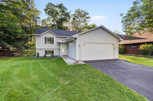 6290 Duck Lake Road, Eden Prairie, MN 55346