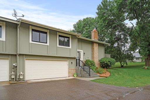 Welcome to 13647 86th Ave N, Maple Grove!