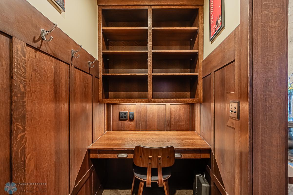 Entryway_Closet_1.jpg