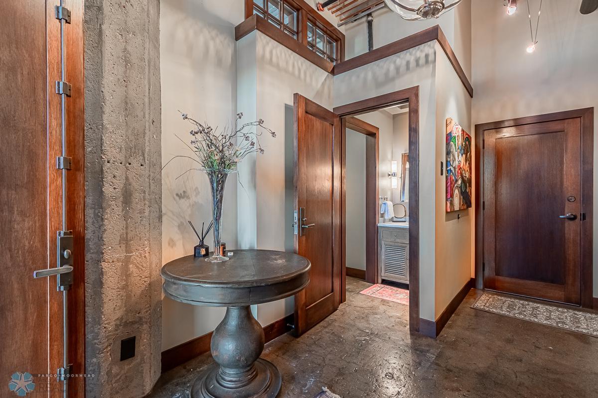 Entryway_2.jpg
