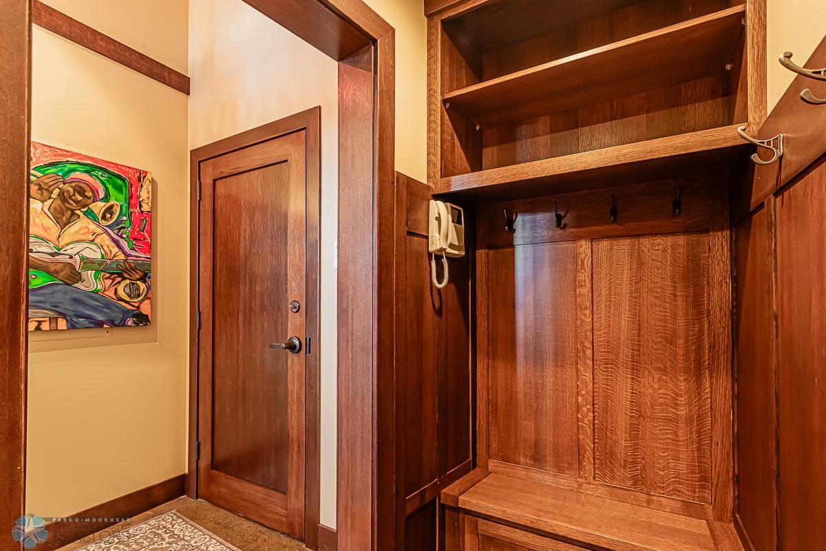 Entryway_Closet_2.jpg