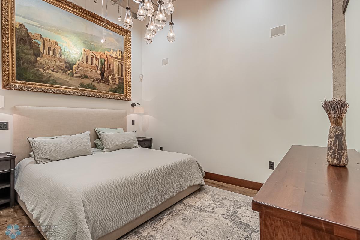Bedroom_1.jpg