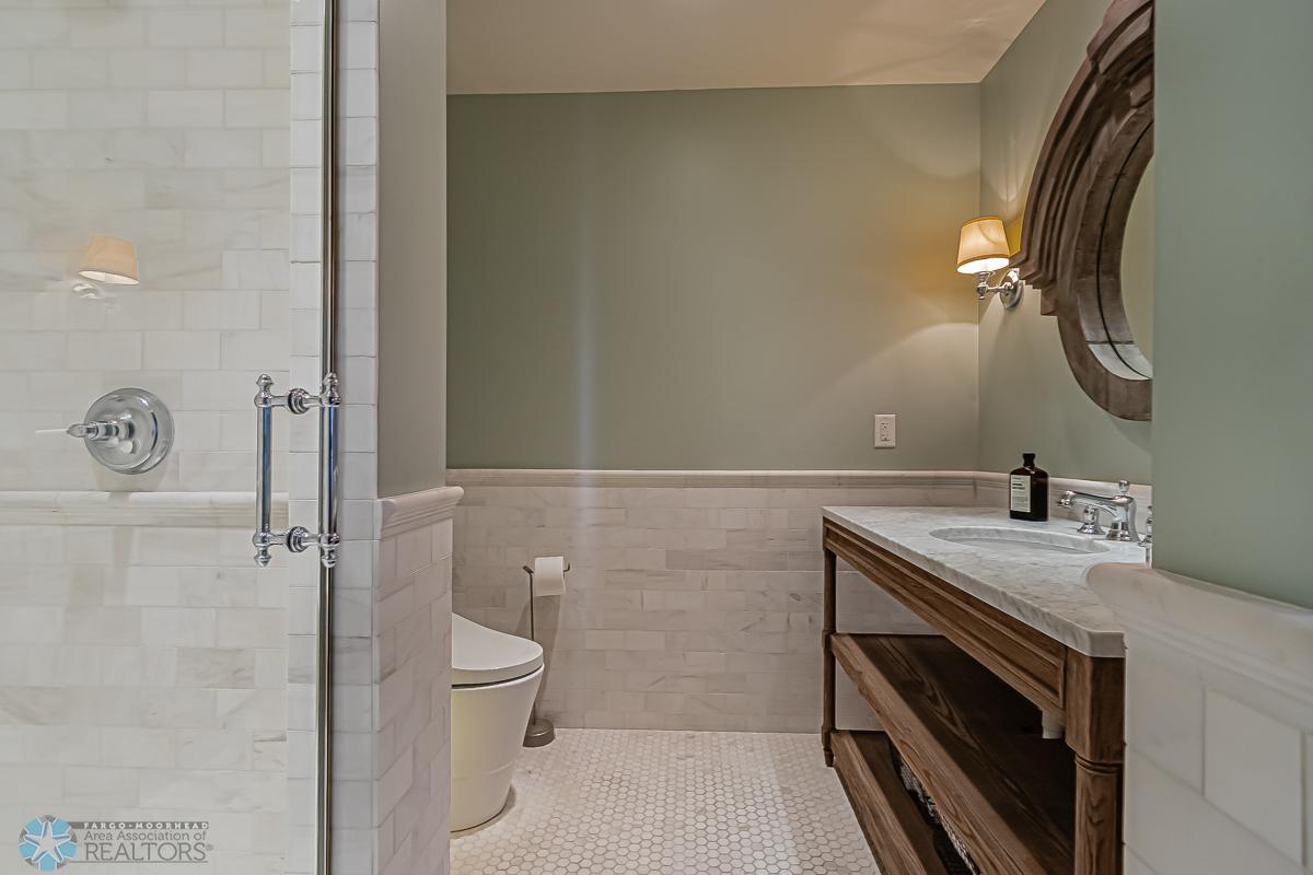 Bathroom2_2.jpg