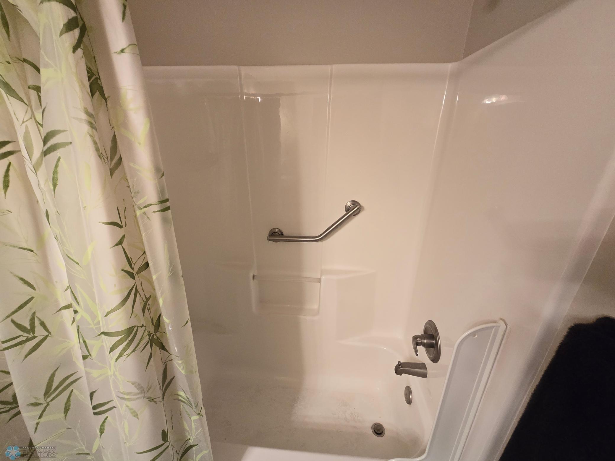 Lower bath