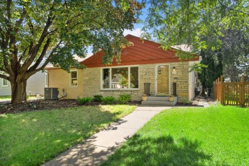1476 California Avenue W, Falcon Heights, MN 55108
