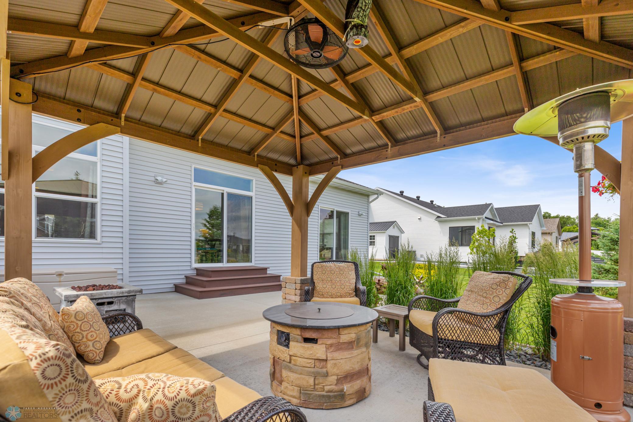 Pergola & Firepit area