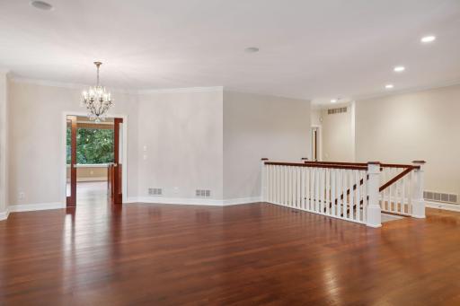 510 Waycliffe Drive N, Wayzata, MN 55391