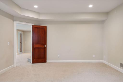 510 Waycliffe Drive N, Wayzata, MN 55391