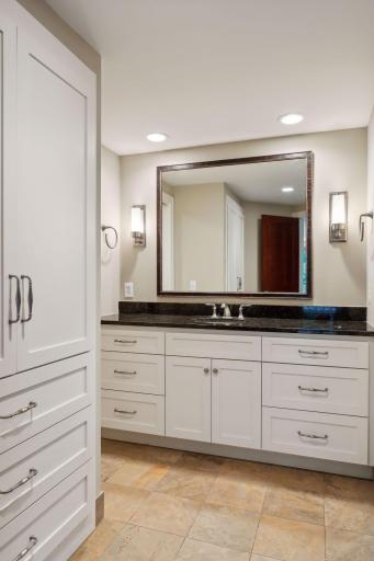 510 Waycliffe Drive N, Wayzata, MN 55391