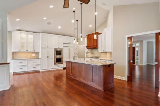 510 Waycliffe Drive N, Wayzata, MN 55391