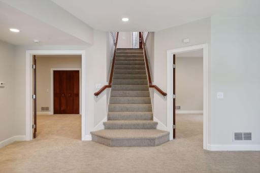 510 Waycliffe Drive N, Wayzata, MN 55391