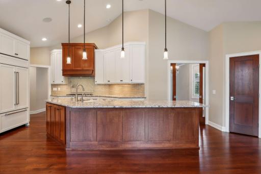 510 Waycliffe Drive N, Wayzata, MN 55391