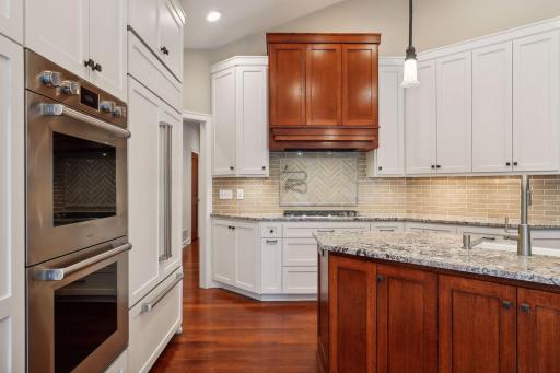 510 Waycliffe Drive N, Wayzata, MN 55391