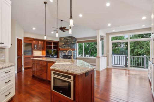 510 Waycliffe Drive N, Wayzata, MN 55391
