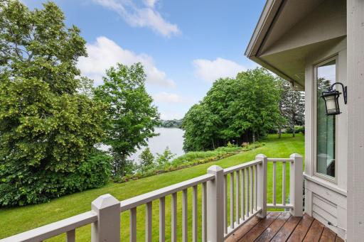 510 Waycliffe Drive N, Wayzata, MN 55391