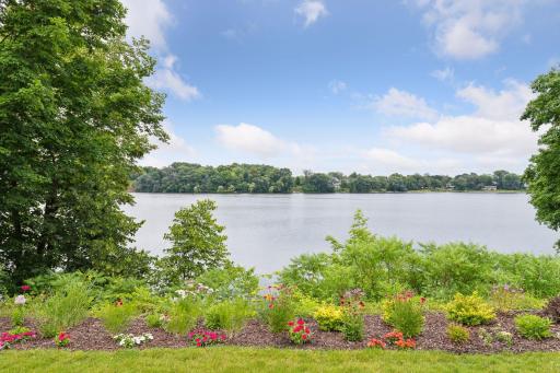 510 Waycliffe Drive N, Wayzata, MN 55391