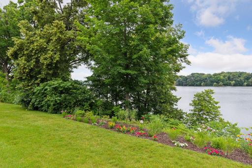 510 Waycliffe Drive N, Wayzata, MN 55391