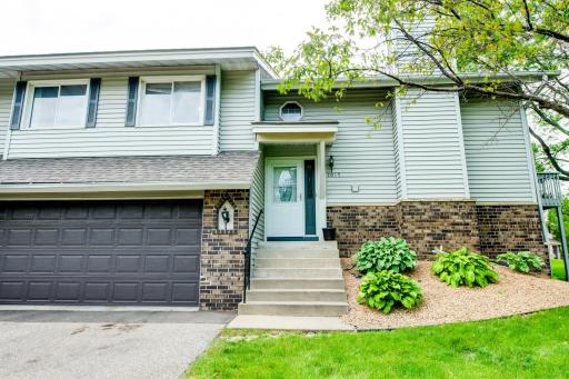 1017 Aston Circle, Burnsville, MN 55337