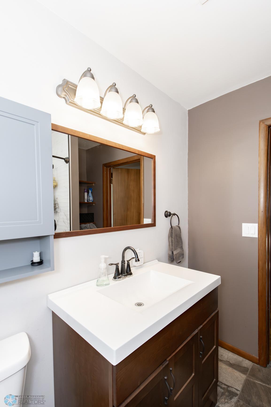 Main Full Bath 1_1