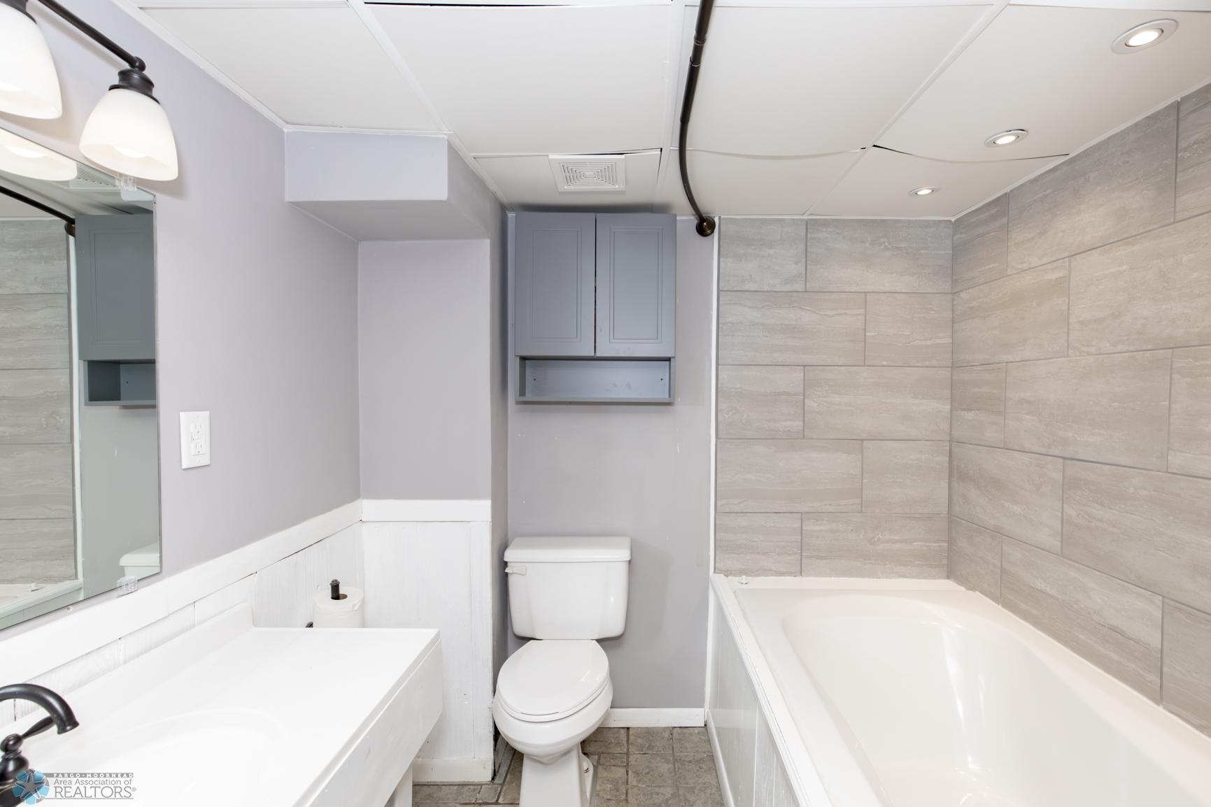 Basement Full Bath 1_0