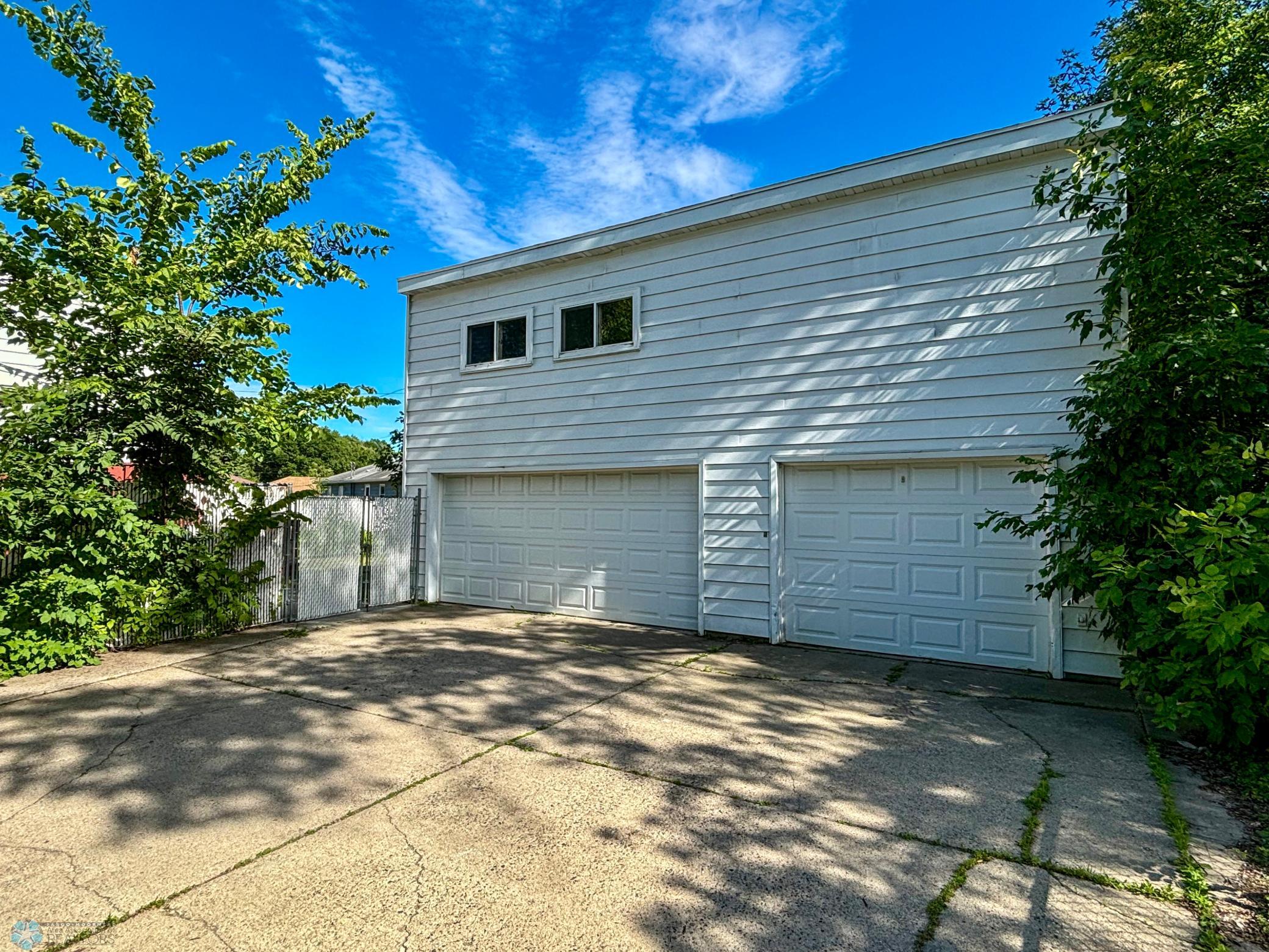 3-Stall Garage