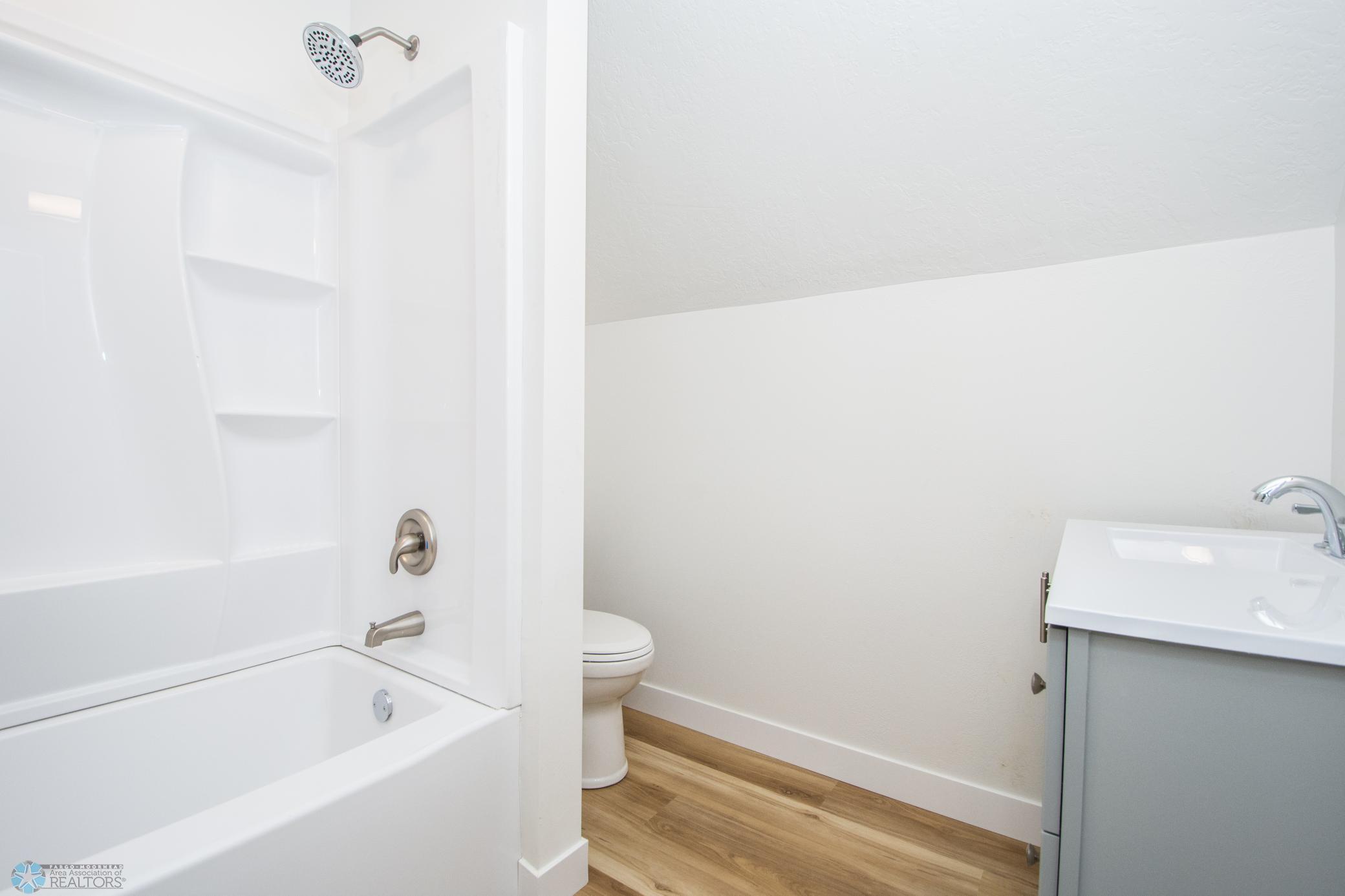 Upstairs full bathroom