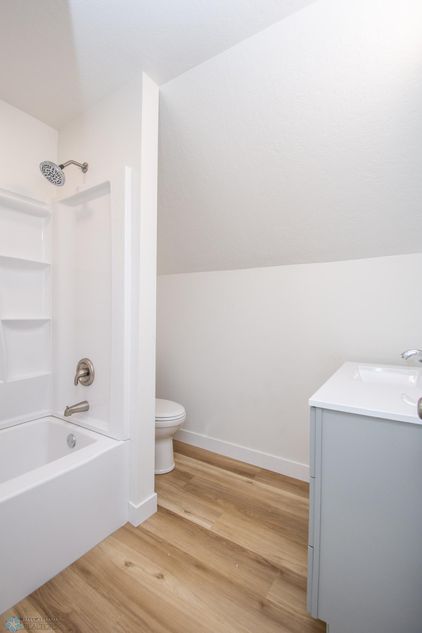 Upstairs full bathroom