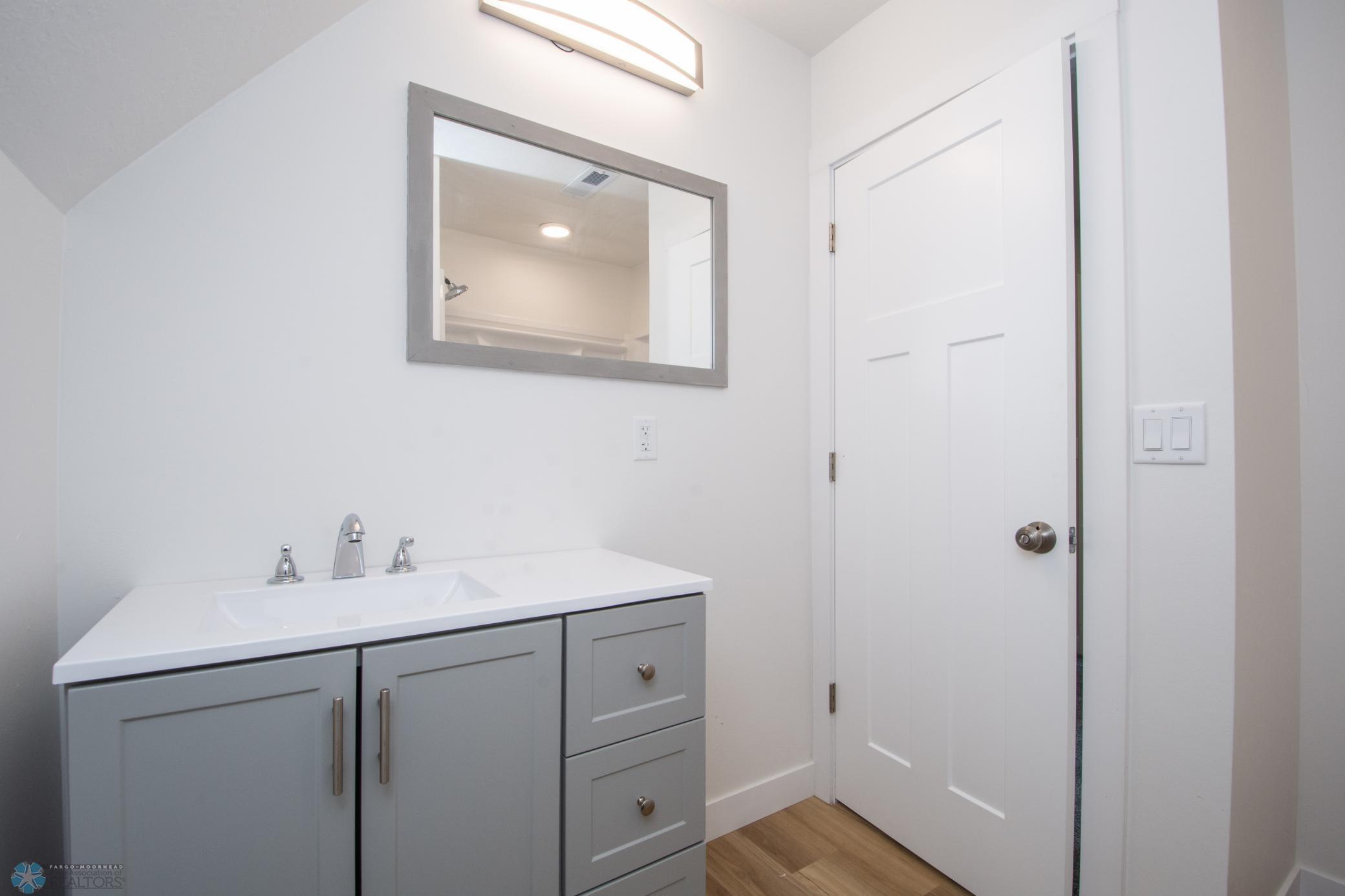 Upstairs full bathroom