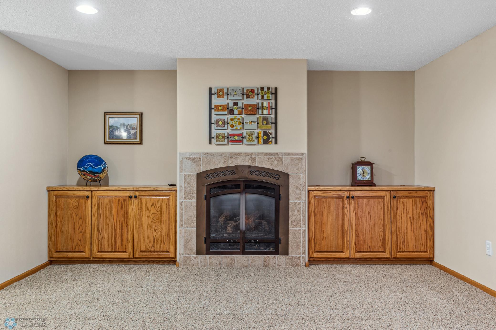 Family Room gas fp