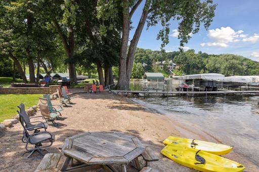 6674 Smithtown Road, Excelsior, MN 55331