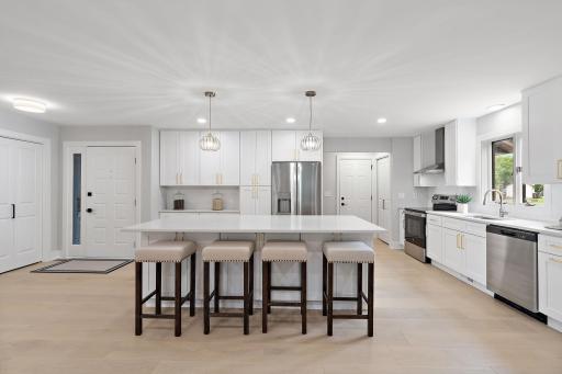 6611 Countryside Drive, Eden Prairie, MN 55346