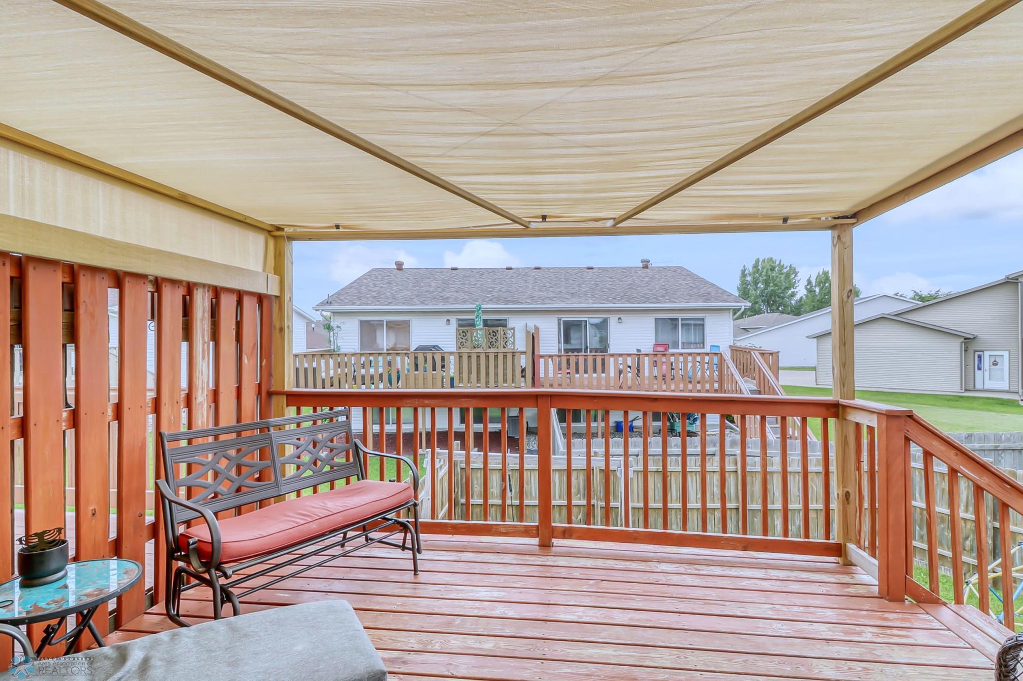 Backyard_deck1_1.jpg