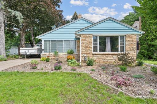 975 Orange Avenue E, Saint Paul, MN 55106