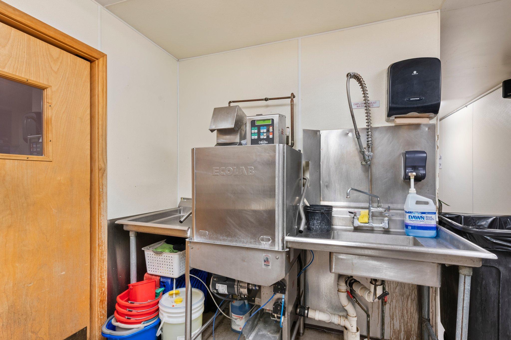 Kitchen Dishwasher.jpg