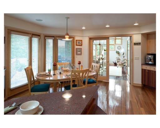 Dine near the sunshine with beautiful lake views in the Mary Hill kitchen
