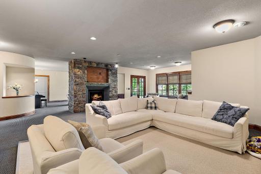 77 Monarch Way, North Oaks, MN 55127