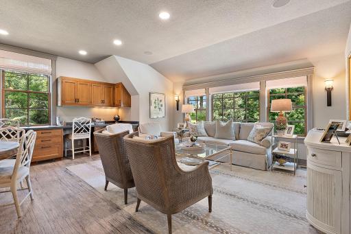 77 Monarch Way, North Oaks, MN 55127