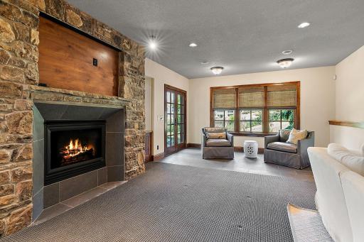 77 Monarch Way, North Oaks, MN 55127