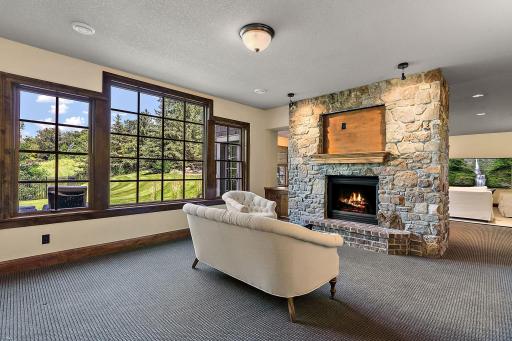 77 Monarch Way, North Oaks, MN 55127