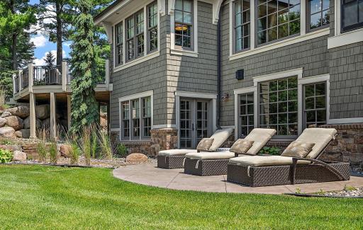 77 Monarch Way, North Oaks, MN 55127