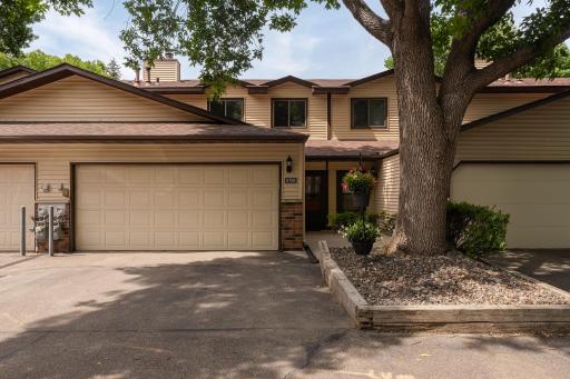 8795 Maplebrook Parkway N, Minneapolis, MN 55445